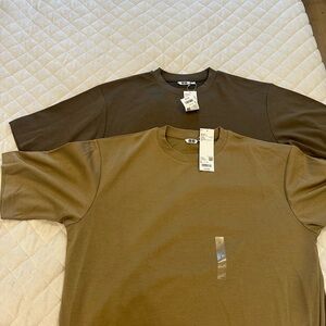 Uniqlo Green and Brown Short Sleeve Tees